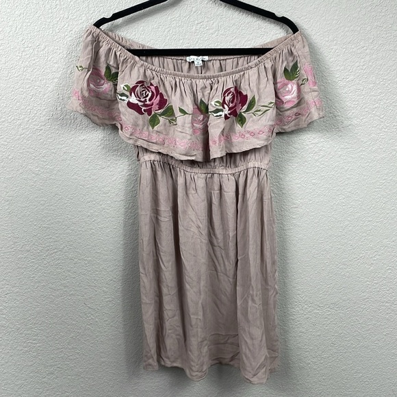 Haute Monde Off The Shoulder Ruffle Tunic Top Embroidered Floral Boho Sz M - Picture 1 of 9